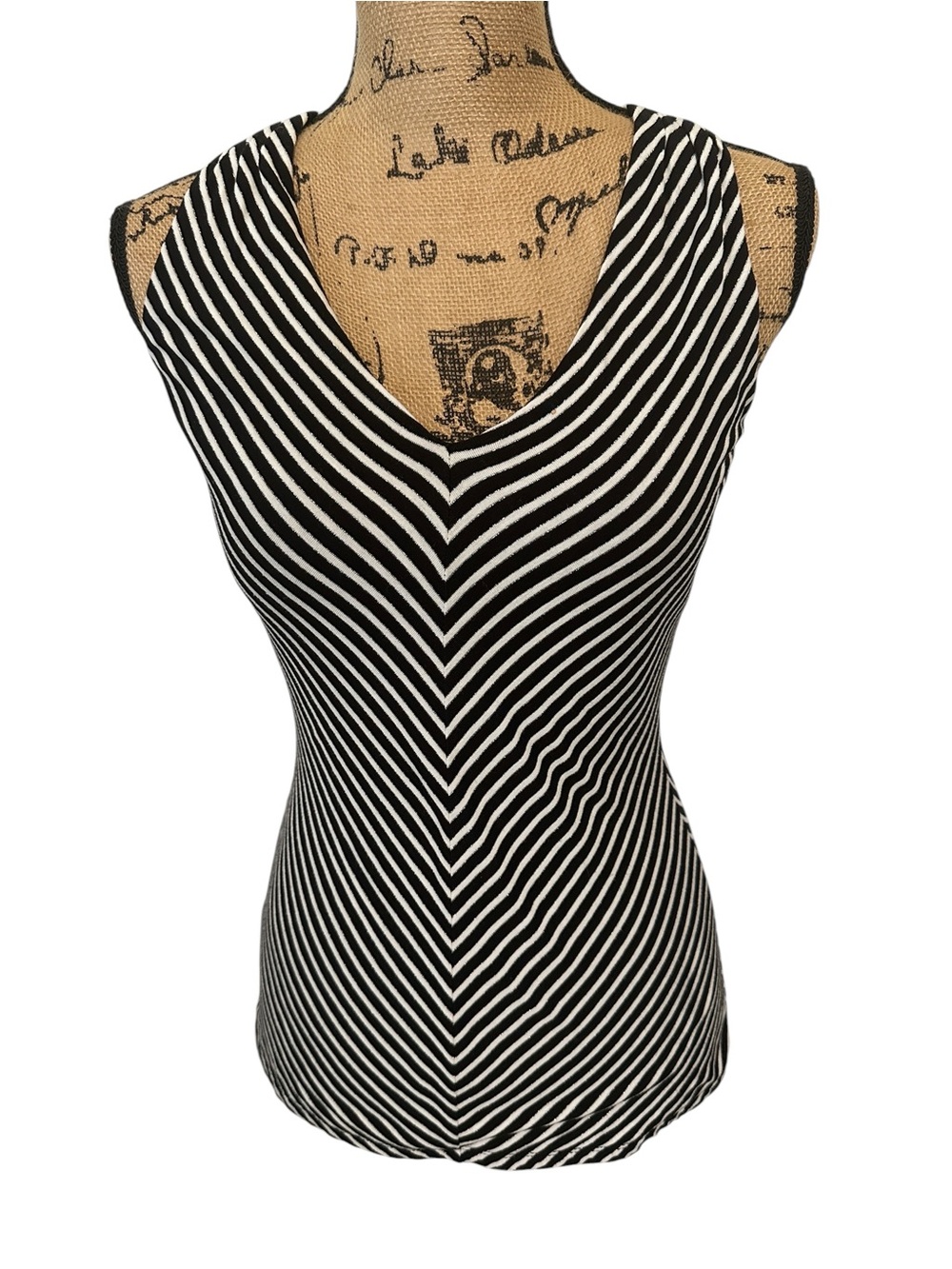 INC International Concepts Black & White Chevron V-Neck Tank